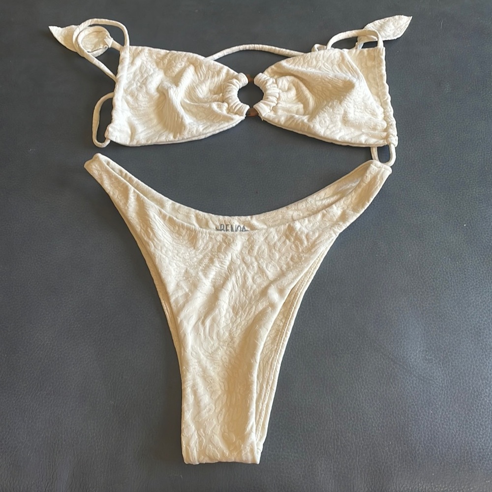 Benoa swim limited edition set
